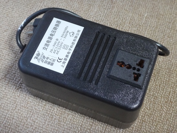 注目：★ 変圧器 アップ トランス 昇圧トランス 500W 110V(100V)→220V 昇圧トランス 昇圧器 電圧変更器 JS-500B ★ 新品