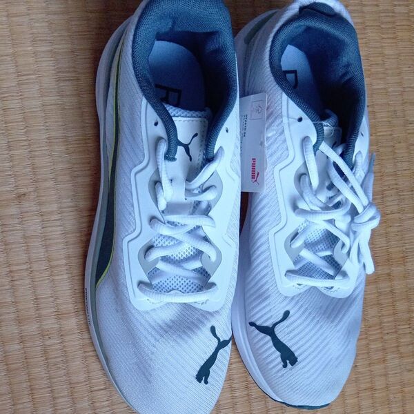 新品未使用プーマ アヴィエイト_プロフォームスカイ (37661504) 色 : PUMA_WH-DA サイズ : 270