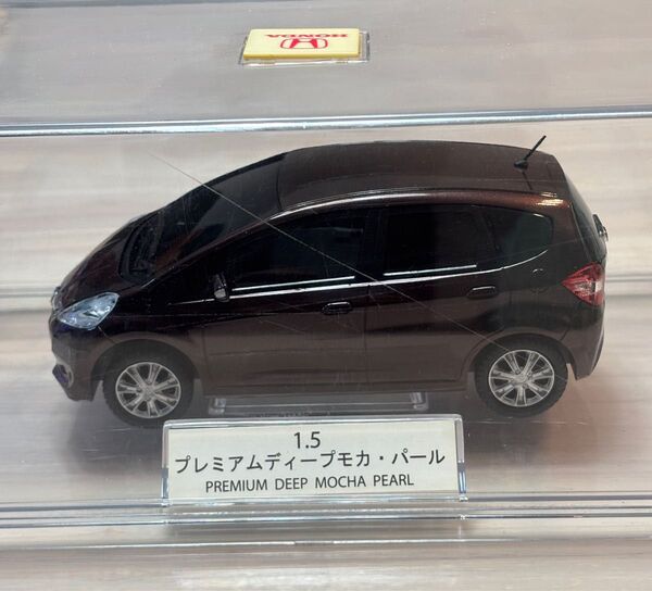 ホンダ フィット カラーサンプル プレミアムディープモカ・パール 展示品