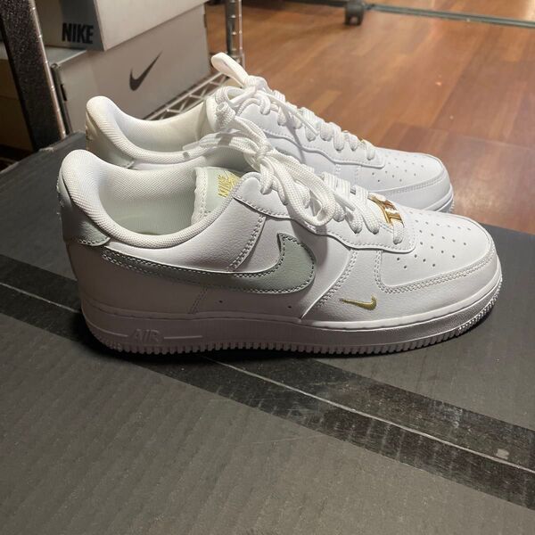 NIKE WMNS AIR FORCE 1' 07 LOW ESSENTIAL White Grey Gold