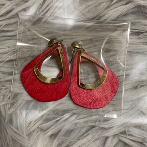 美品!中古!春色カラー!ピアス 揺れる