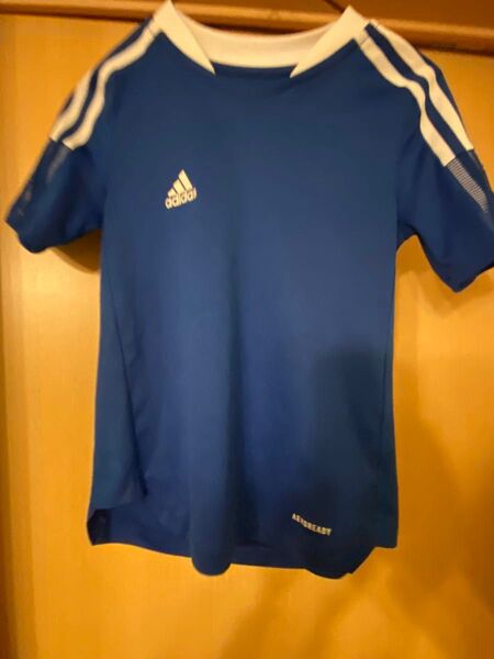 サッカーシャツアディダスadidas半袖キッズ130サイズプラクティスシャツスポーツウエア練習着