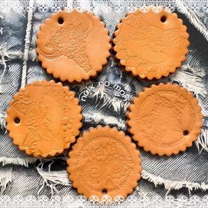 186 ★ sale ★ 美味しそうなクッキー型がカッコ可愛い本革丸タグ (5枚) ★ 【おまとめ割¥480】