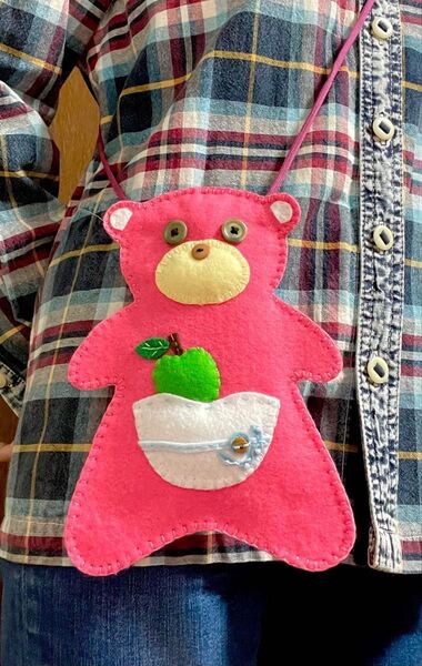 キッズ ハンドメイド フェルト ポシェット クマ ペタンコくまさん 泣き笛付き