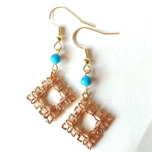 ターコイズとレースプレートのピアス 揺れる エレガント 天然石 綺麗 ハンドメイド ピアス 天然石 ターコイズ