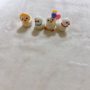 装飾品 オフィスデスクトップの小さな飾り ギフト プレゼント 小さなアヒル4羽
