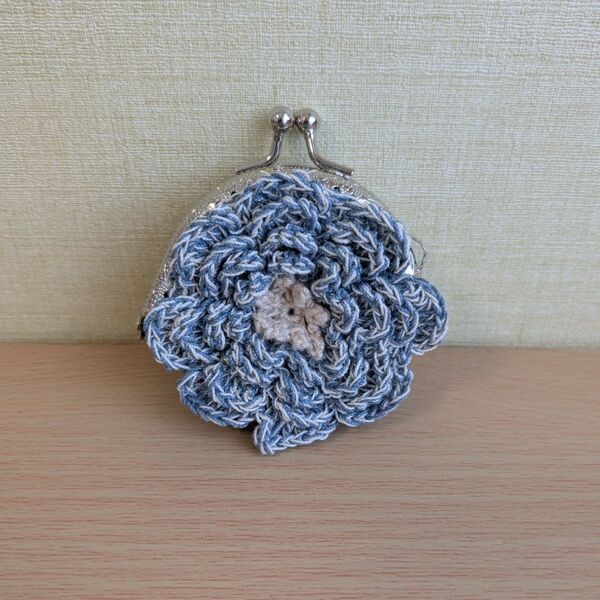 ハンドメイド お花のがま口 小銭入れ ブルー かぎ針編み