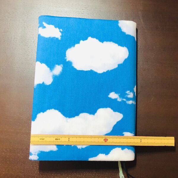 ブックカバー ハードカバーサイズ 空 青空柄 マチ有