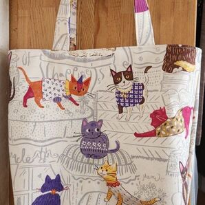 愛嬌たっぷりの猫柄トートバッグ! ハンドメイド