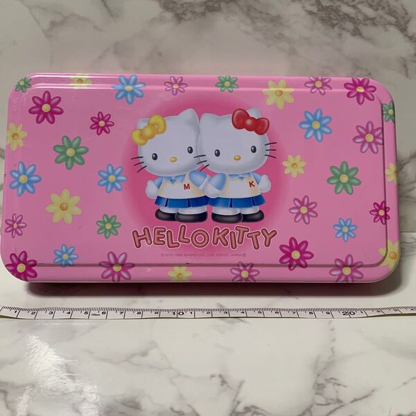 SanrioHello kitty 缶ペンケース サンリオ ハローキティ&ミミ