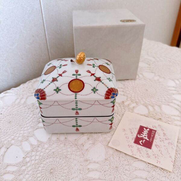 855/未使用 其泉窯 二段重 賞美堂 錦日輪赤玉瓔珞文 金彩赤絵