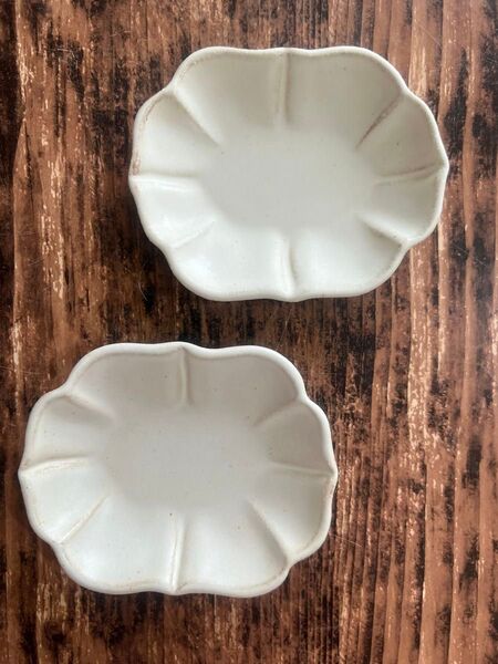 アンティーク風 フリルオーバルアイボリー小皿14cm2枚 陶器オシャレカフェ風