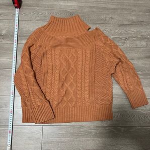 肩あきニット オレンジ ケーブル編み