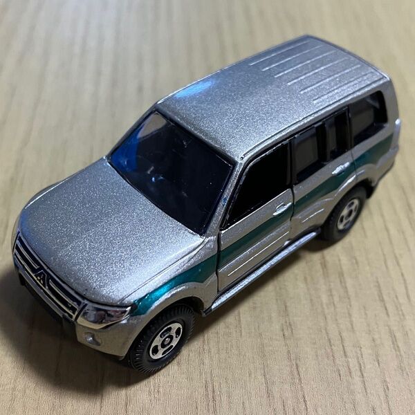 廃盤 トミカ 三菱 パジェロ TOMICA
