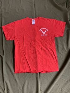 米軍 放出品 Tシャツ 半袖 サイズ L 赤 Red COMMUNITY SERVICES FLIGHT MOODY AFB エンブレム GILDAN USAF 空軍　　T