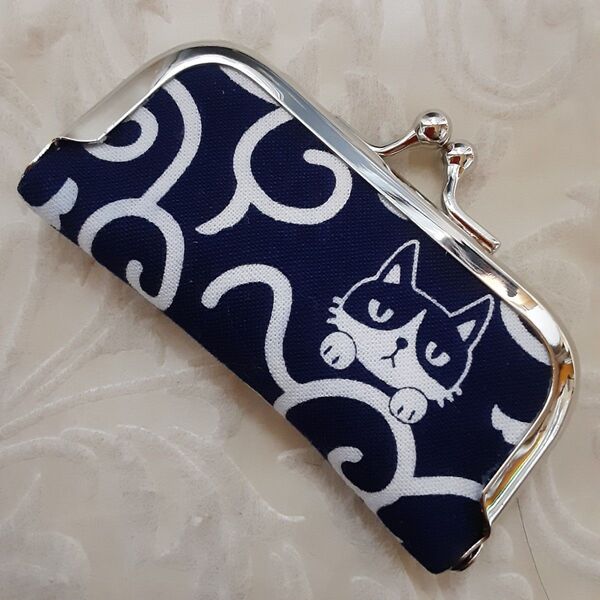 がま口印鑑ケース小物入れ猫ちゃん唐草模様 紺色 和柄ハンドメイド
