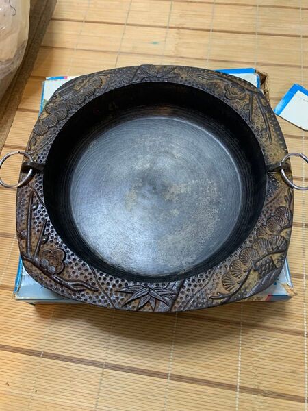 扇印の寿七鍋 最高級鋳鉄製 特殊焼付処理 すき焼き鍋 松竹梅サビ 23cm