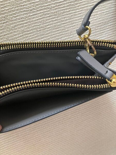 美品 格安◆ 人気 マッキントッシュ カード仕切り収納多 スマホ 便利 ショルダーバッグ 旅行