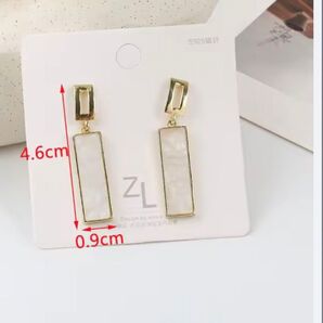 ロングピアス シェル風 ホワイト ゴールド