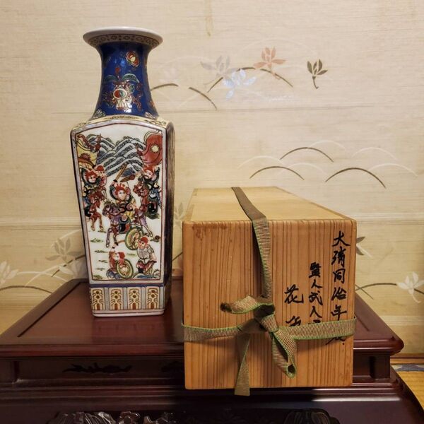 中国古玩 大清同治年製 色絵 賢人武人図 角形花瓶 箱付き