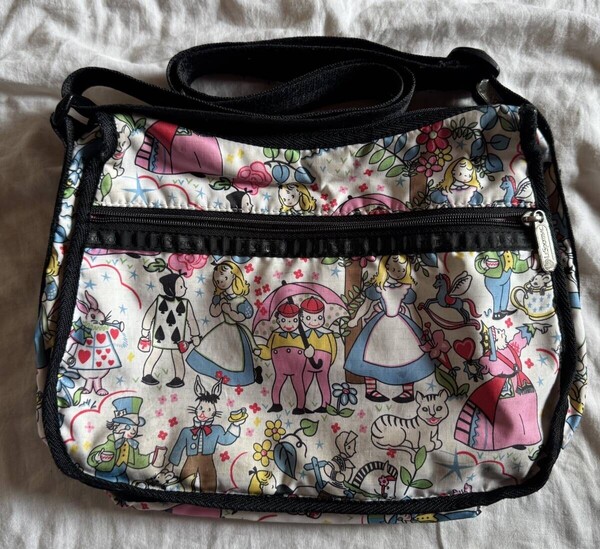 レスポートサック LESPORTSAC ポーチ ショルダーバッグ 不思議の国のアリス柄 高級