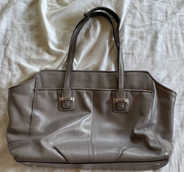 COACH コーチ レザーバッグ 厚手 高級 定番
