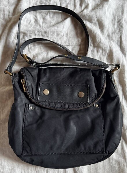 MARC BY MARC JACOBS マークバイマークジェイコブス レザー ワンショルダーバッグ 肩掛け シンプル 中古