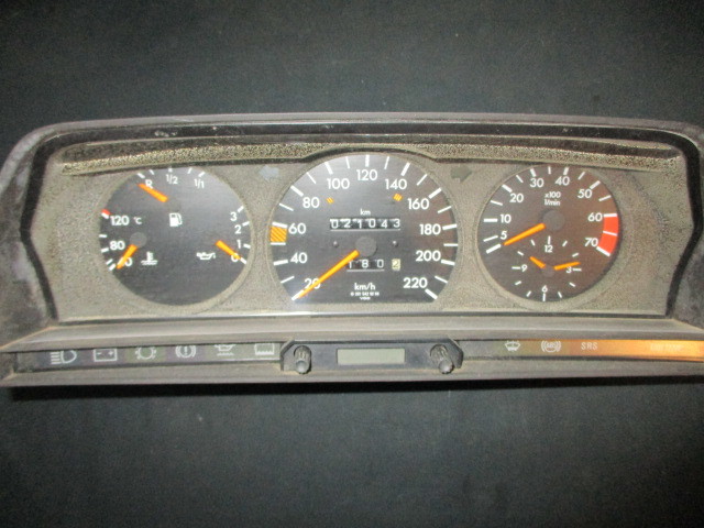 見事な ベンツ190E-16Vコスワース純正3連メーター 外国自動車