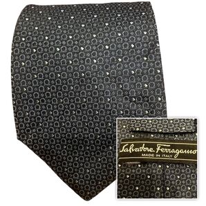Salvatore Ferragamo 高級ネクタイ新品未使用 ネクタイ