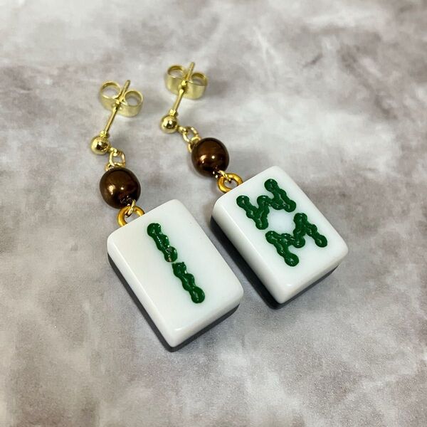 麻雀牌 ハンドメイド ピアス