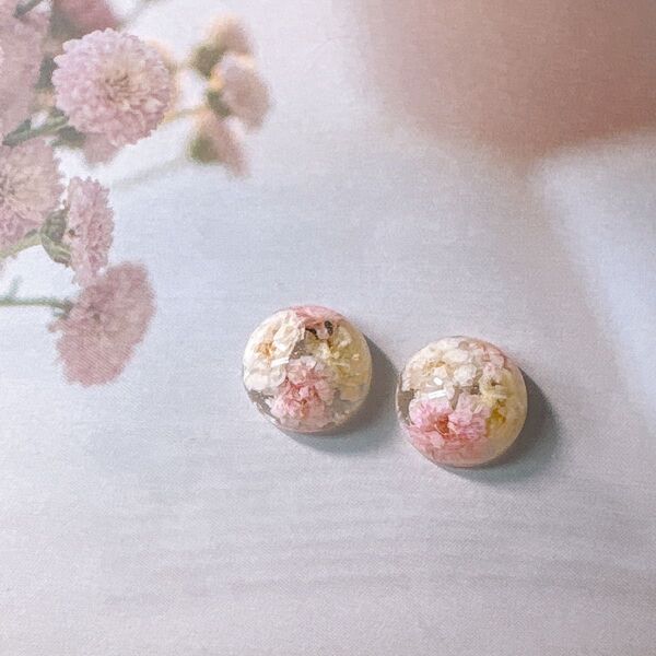 ハンドメイド*ピアスorノンホールピアス 白ピンク