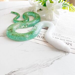 【期間限定値下げ】188 白蛇 ペリドット オルゴナイト 置物 オブジェ