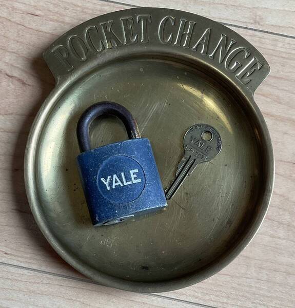 YALEビンテージパドロックイエール大学アイビーリーグカラーメイドインUSA1940~50‘IVY LEAGUEアメリカンアンティークアメリカ雑貨