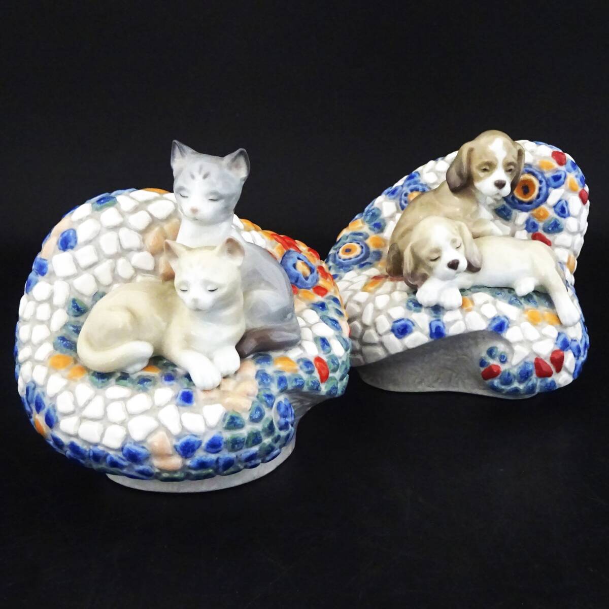 Amazon.co.jp: リヤドロ 仔犬たちとお散歩 5364 陶器人形