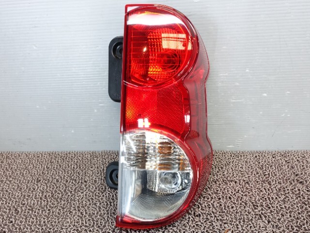 Yahoo!オークション -「nv200 テールランプ」の落札相場・落札価格