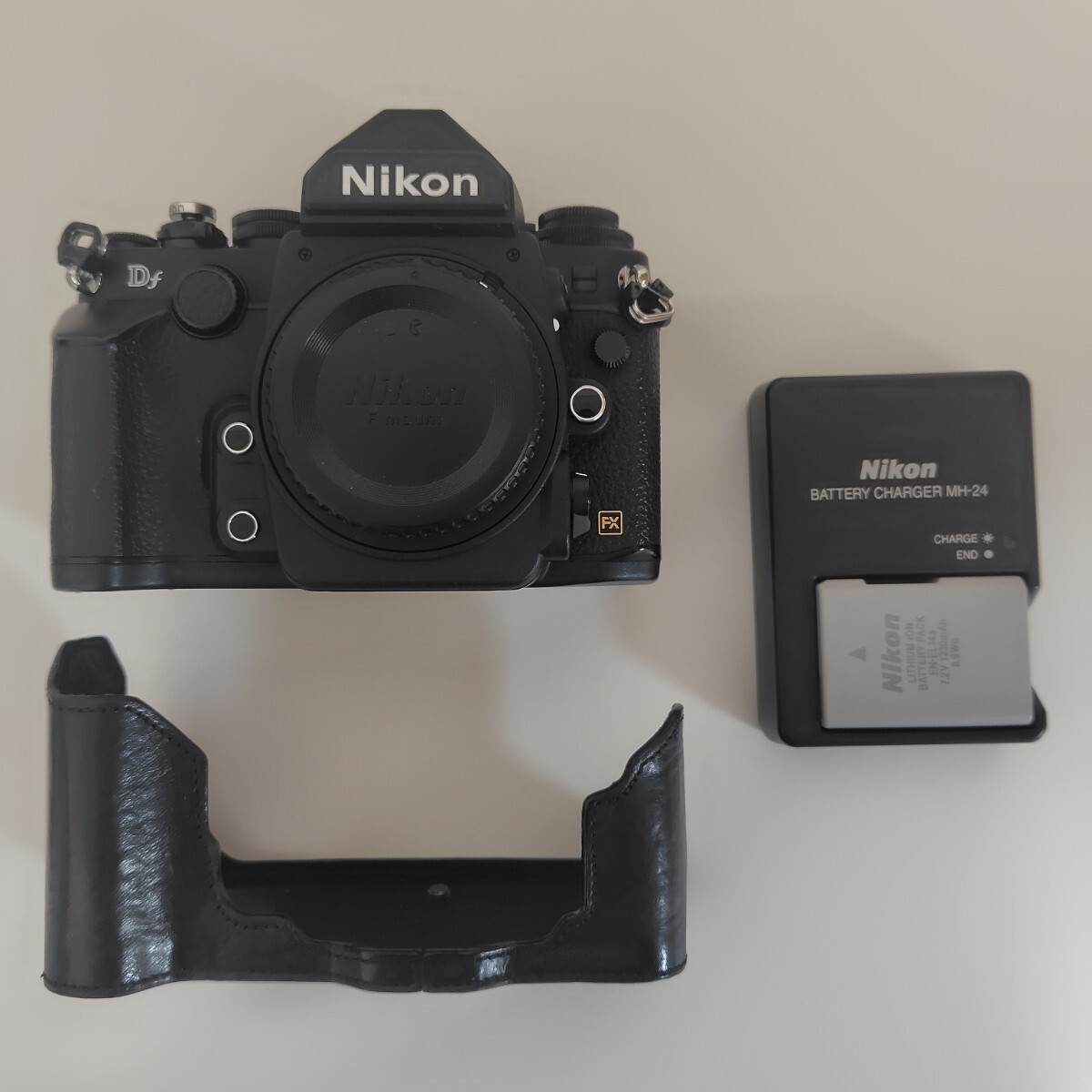 シャッター回数1054回】【ほぼ新品】Nikon デジタル一眼レフ シャッター回数1054回】【ほぼ新品】Nikon デジタル一眼レフ