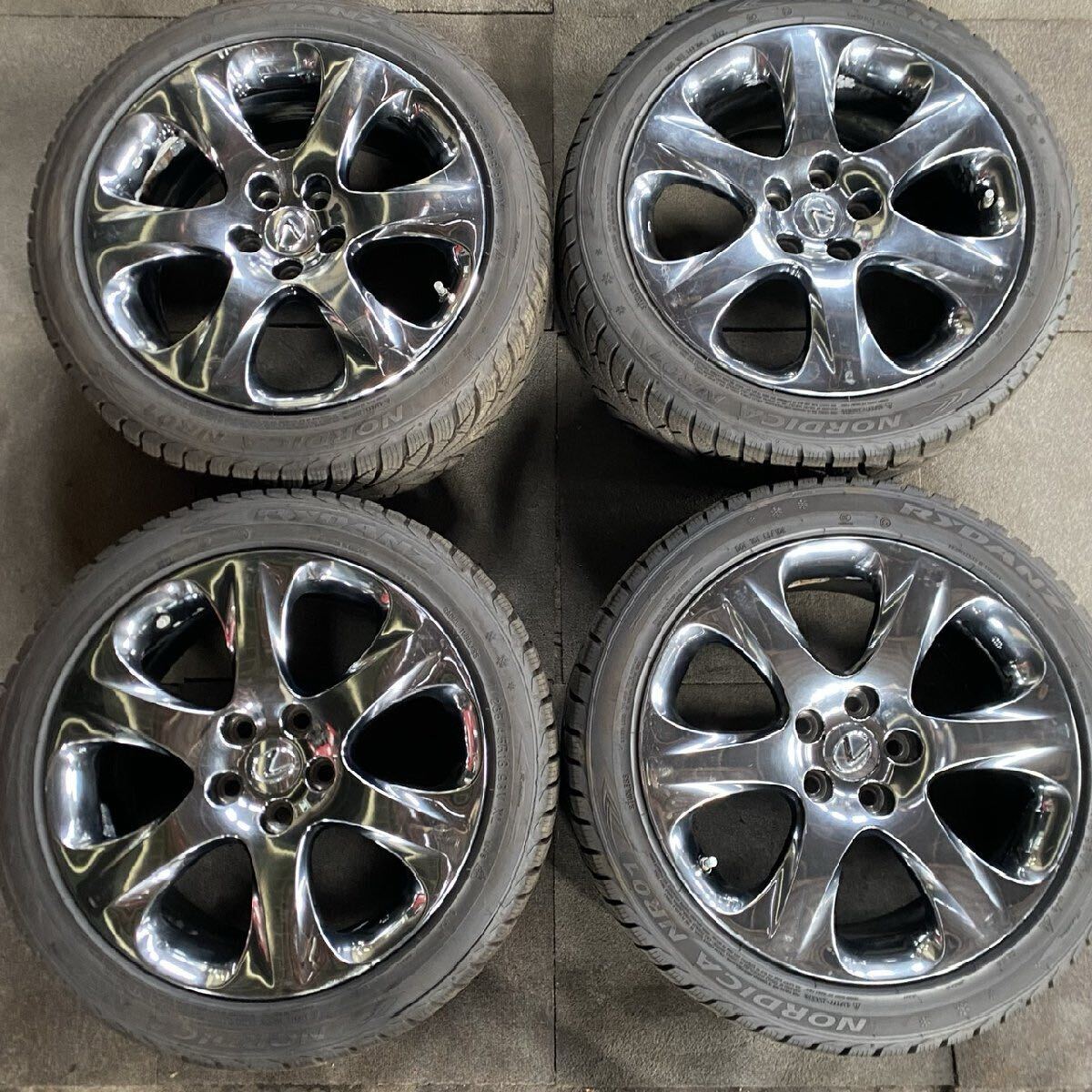 新車外し 美品 】レクサス LBX Relax 純正 18in 7J +40 PCD114.3