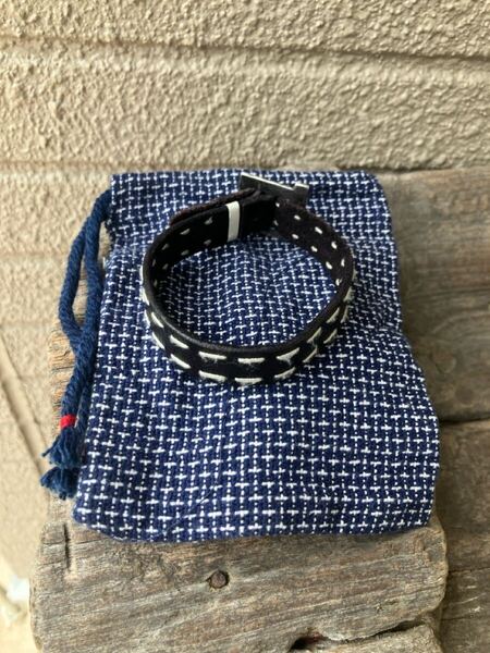 ガイジンメイド、牛革刺し子入りリストバンド