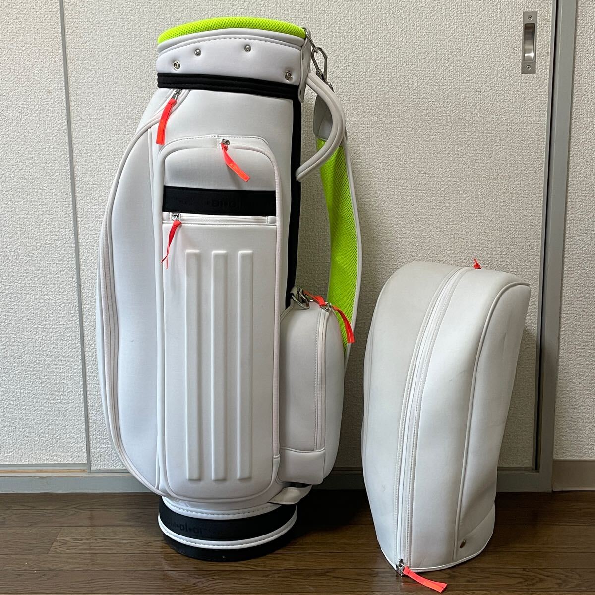 ☆未使用 アディダス adidas 取っ手付 スポーティ・モデル メッシュ柄 合繊素材 白黒黄 スタンドバッグ 未使用 アディダス adidas 取っ手付 スポーティ・モデル