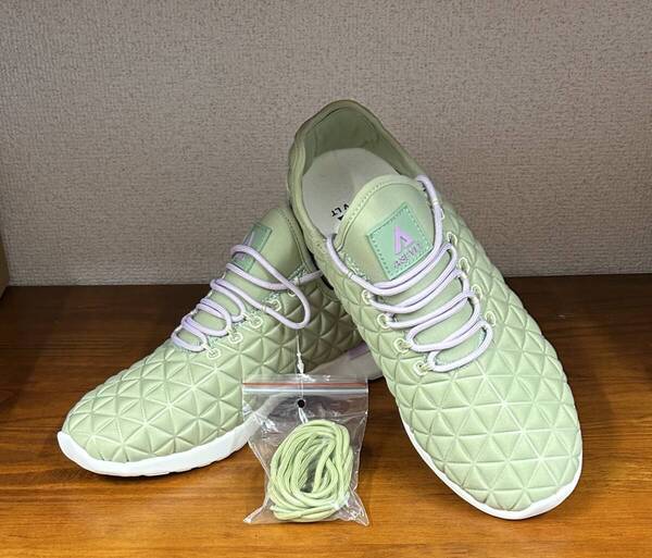 新品★フランスブランドの超軽量スニーカー★薄緑・ラベンダー★25.5㎝