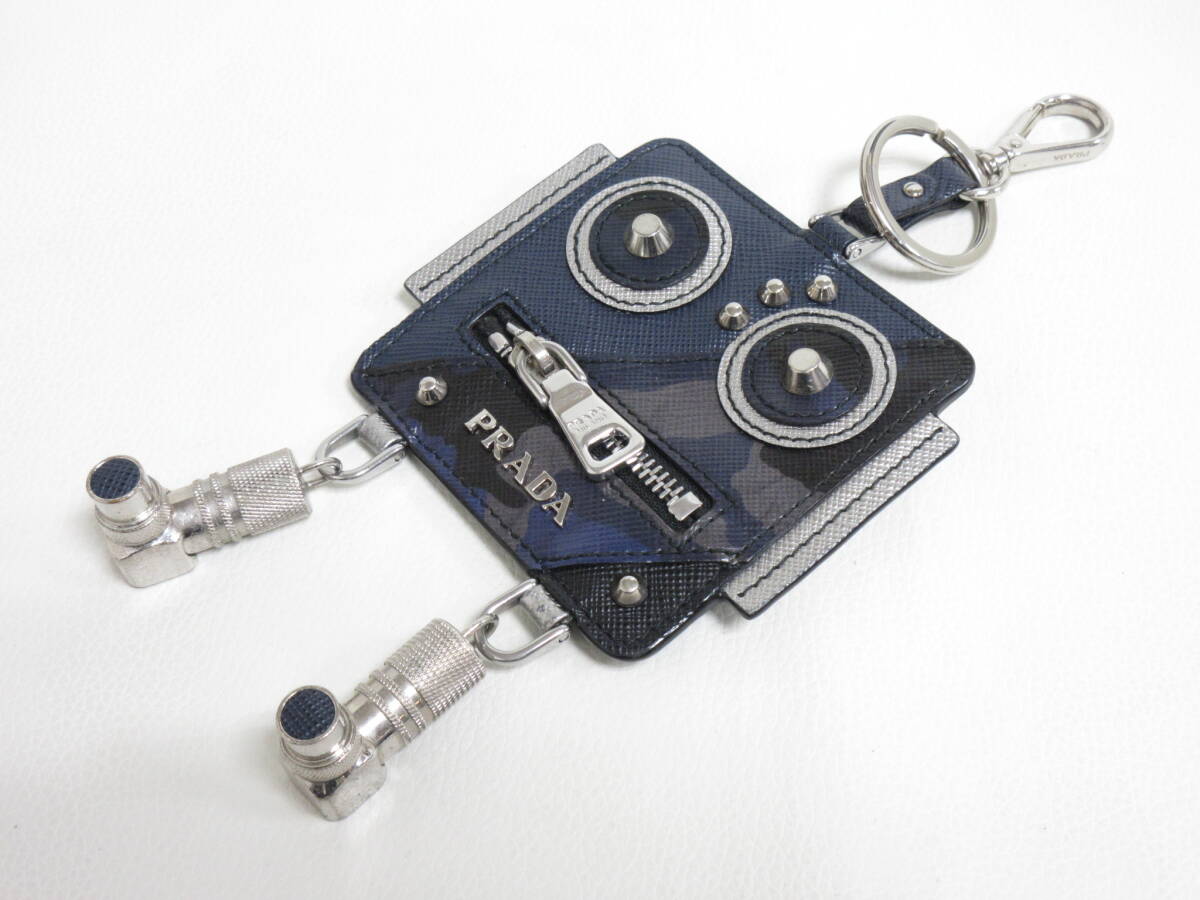 新品同様 PRADA プラダ キーホルダー キーチャーム サフィアーノ