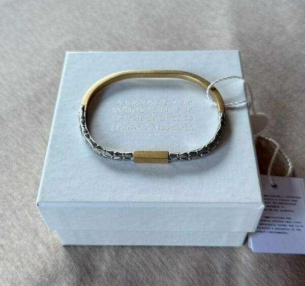 5新品 メゾンマルジェラ エングレーブ ツートーン ブランドロゴ ブレスレット バングル アクセサリー 22SS Maison Margiela 11 メンズ