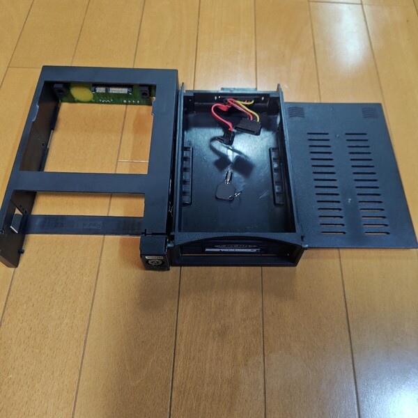 ラトック リムーバブルケース SA-RC1 SATA トレイ カギ1個
