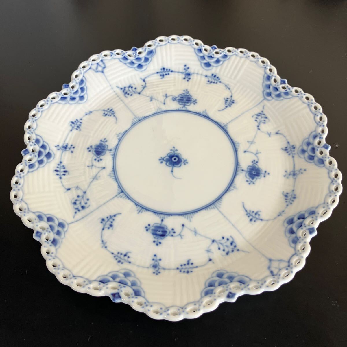 ROYAL COPENHAGEN (ロイヤル・コペンハーゲン) プレート ブルー
