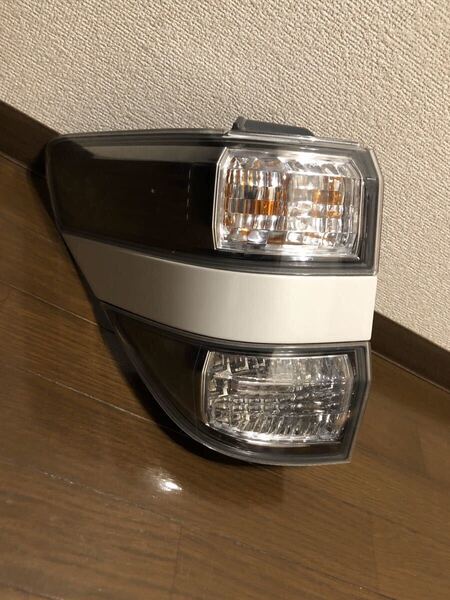 美品★使用歴短★ 20 後期 ヴェルファイア 純正 テール 左リアクォーター側 点灯確認済み 全国送料無料!