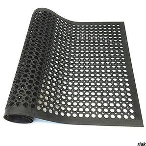 【滑り止め効果に優れたゴム製で、安全性を確保】 150×90cm 天然ゴム製フロアマット 排水マット 耐水性・耐油性 業務用 穴あき仕様