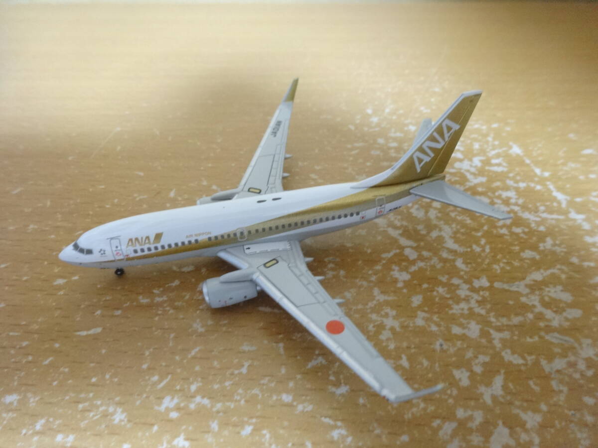 全日空商事 1/200 ANA B737-700 GOLD JET 非売品 www.JetCollector.com: ANA - All Nippon B737-700 Gold JA01AN