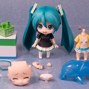 【 送料無料 】 未使用 ◆ ねんどろいど 339a 初音ミク 水着Ver. & FamilyMart 2013 Ver. ファミリーマート制服版コスチューム フィギュア
