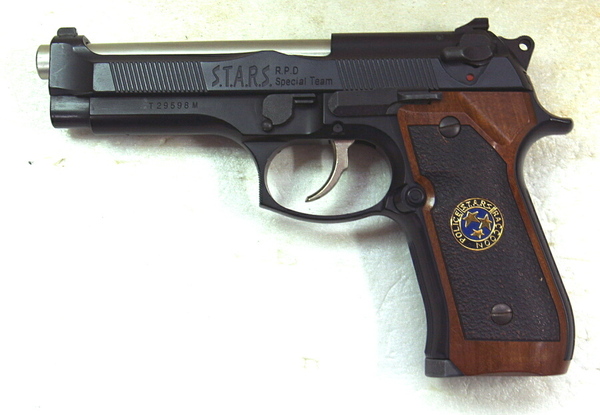 即決!東京マルイ バイオハザード サムライ・エッジ改 M92F/S.T.A.R.S.カスタム〈クリス・レッドフィールド モデル〉