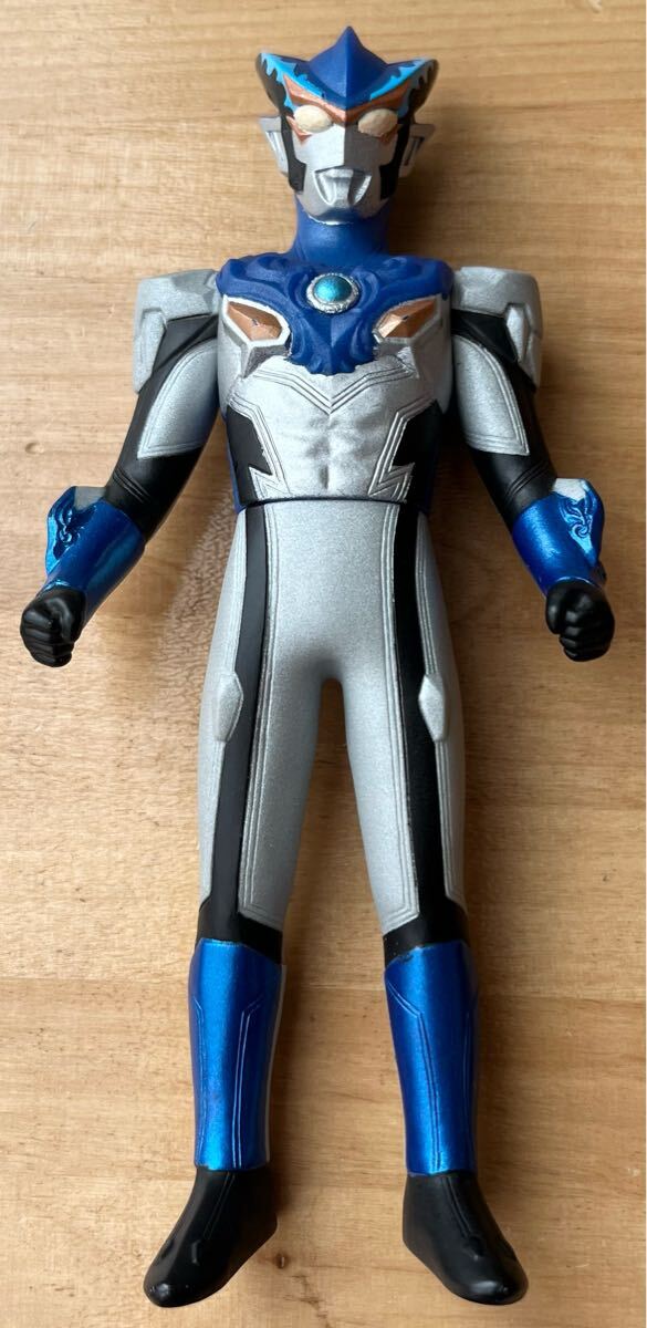 ウルトラマンルーブ ウルトラヒーローシリーズ ロッソ ブル